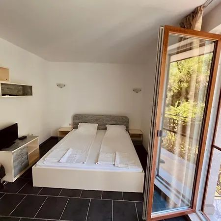 Limani Casa de hóspedes *